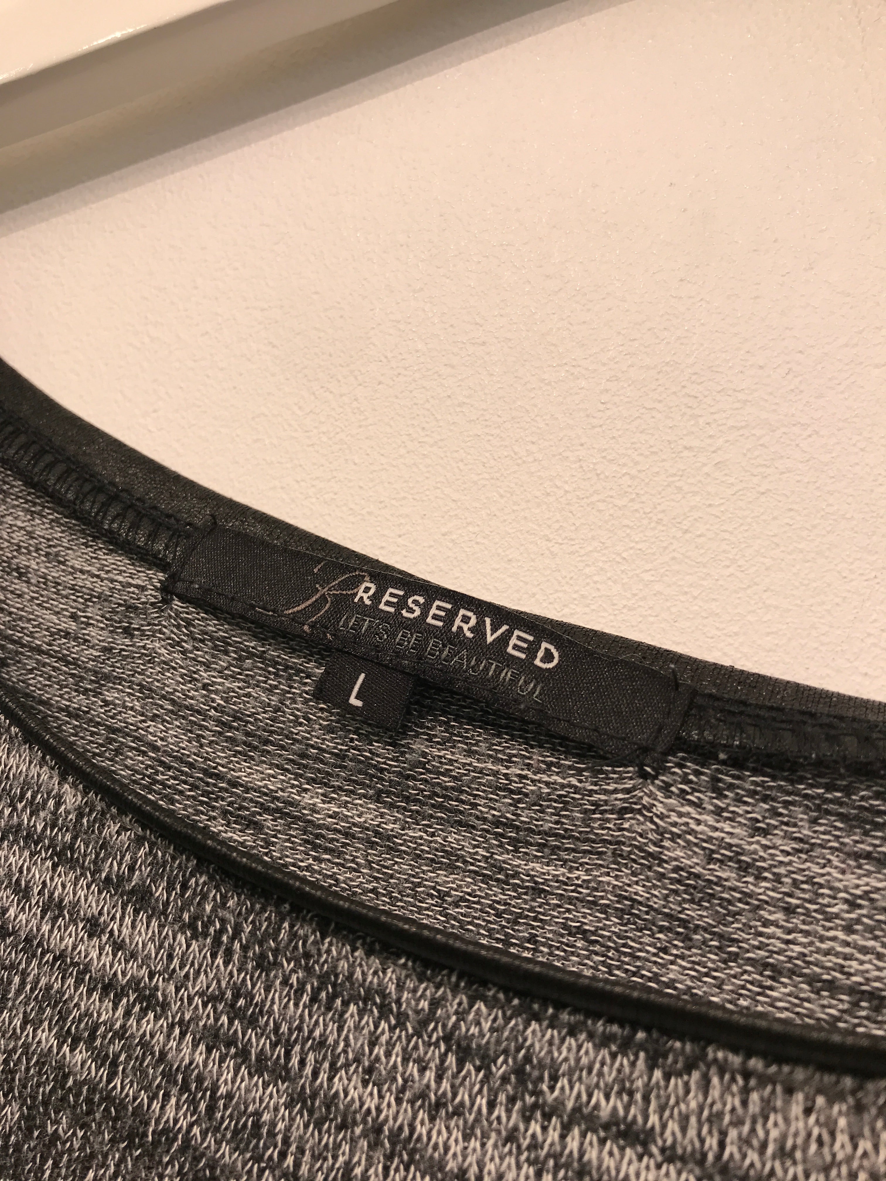 Reserved bluse